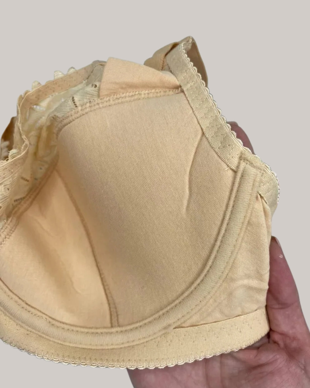 Vienspalvė klasikinė liemenėlė