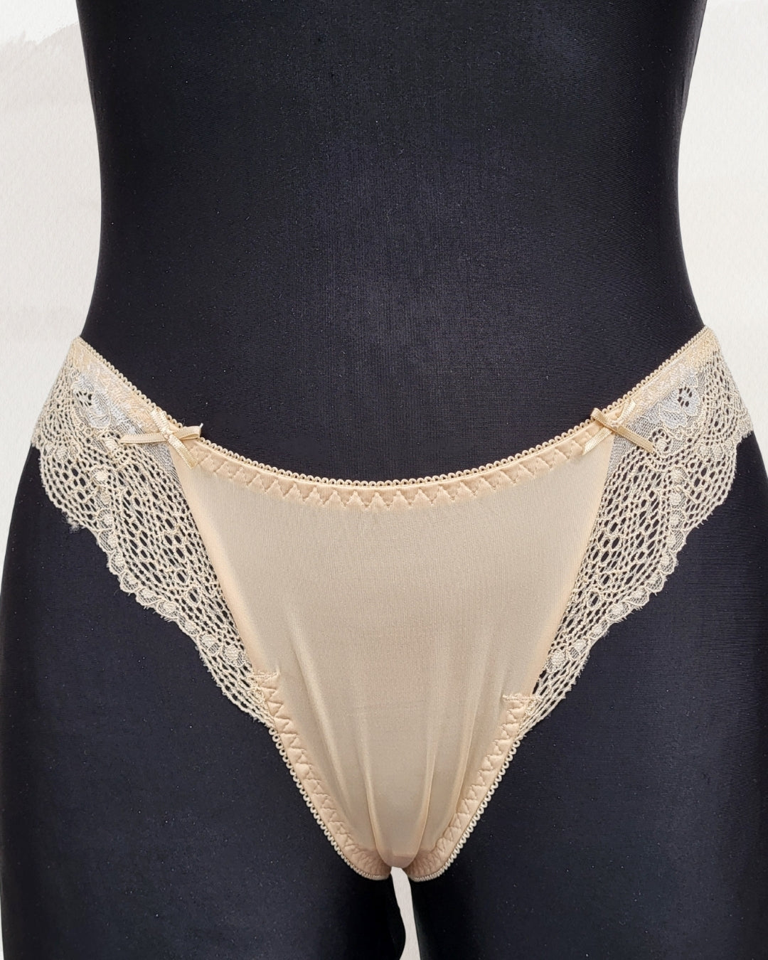 Acousma apatinis trikotažas kūno spalvos kelnaitės